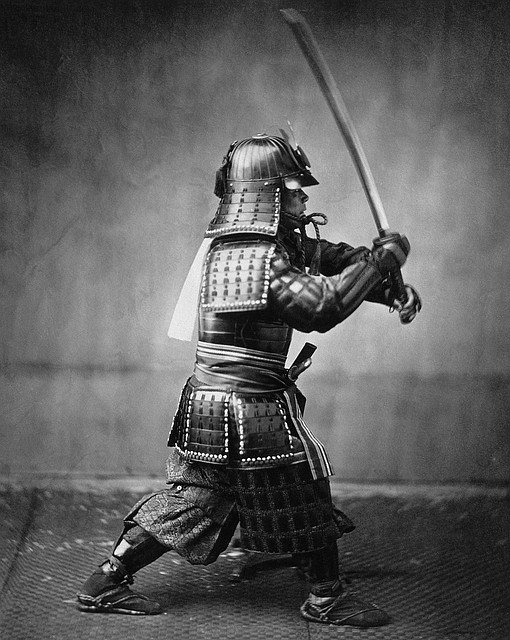 Samuraj używający katany