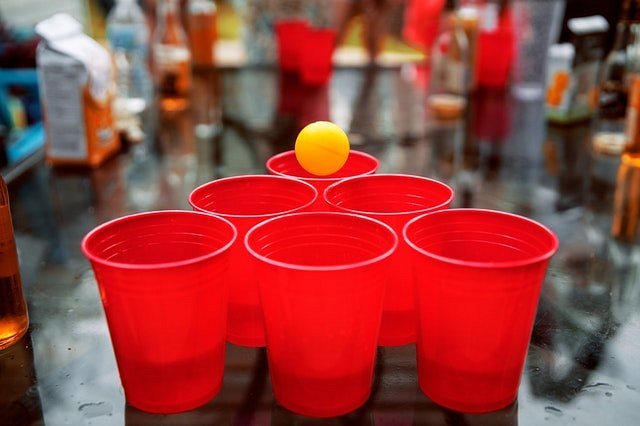 Beer-pong-gry-alkoholowe-zabawy