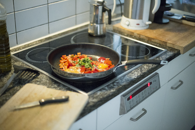 Garnki i patelnie Fiskars to niezbędne wyposażenie do Twojej kuchni